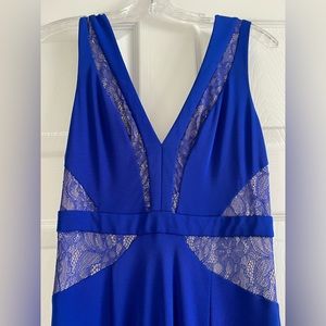 Royal blue lace inset BCBG Max Azria size 4 double slit in skirt, built in slip
